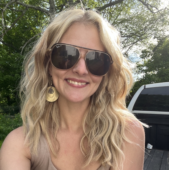 Meet your Posher, Andrea - Picture 1 of 1